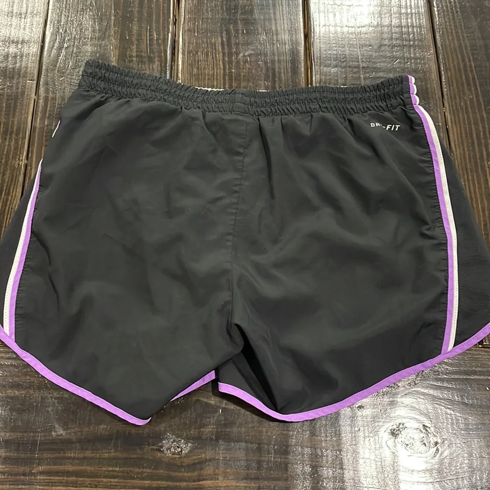 Nike shorts - Picture 2 of 3